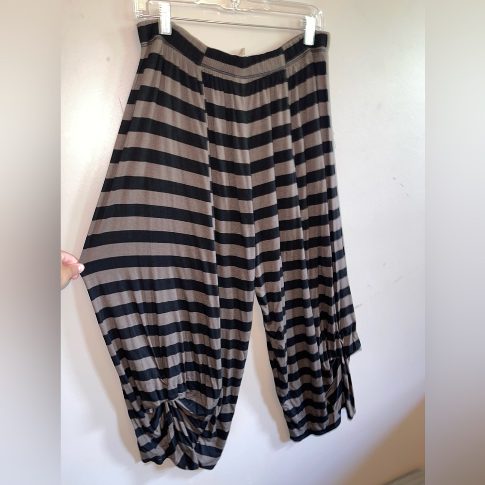 Comfy USA, pants , style: striped pants. Size, Large. - Picture 6 of 10
